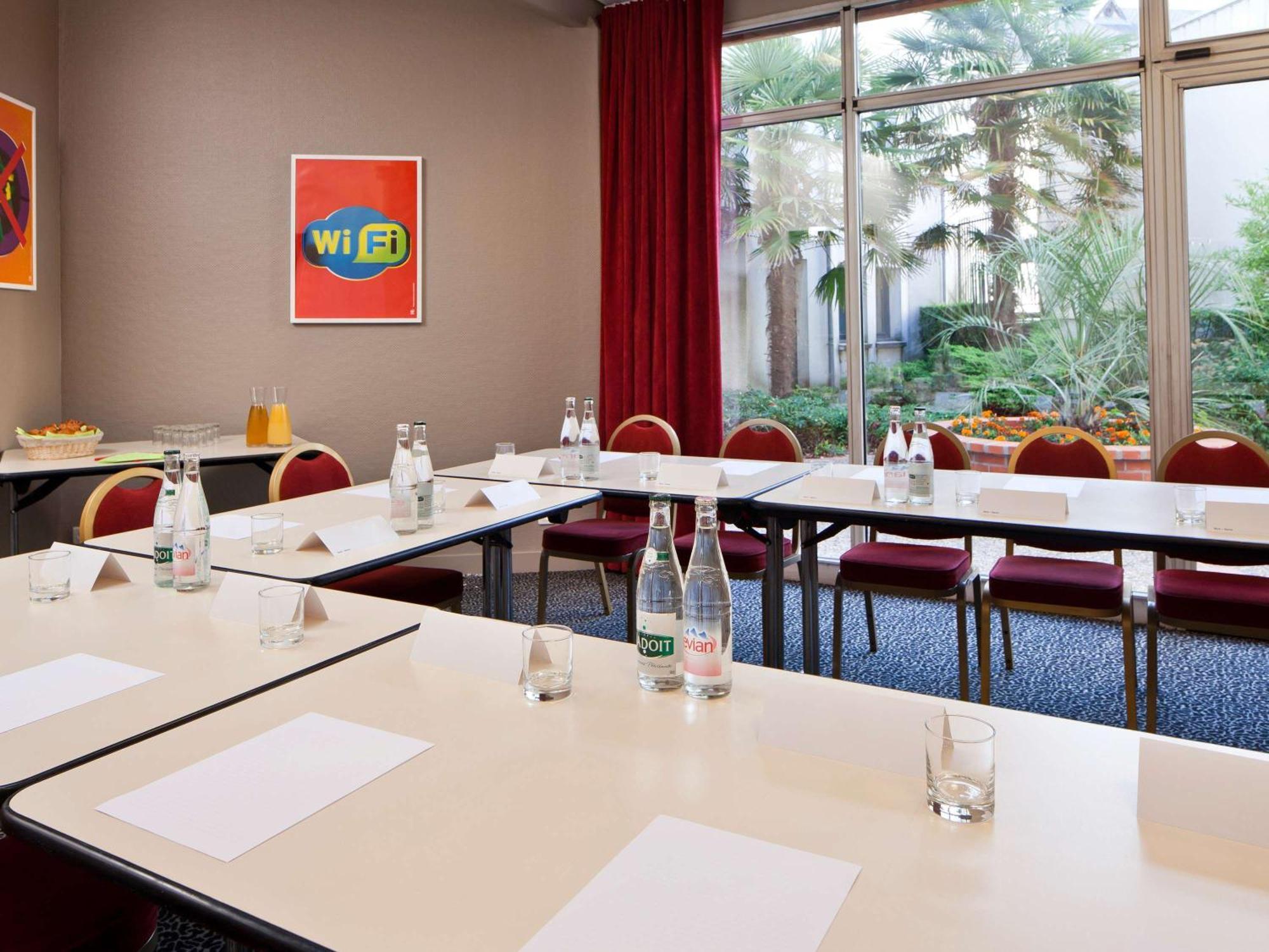 Ibis Styles Blois Centre Gare Hotel Exterior photo